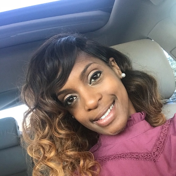 Meet your Posher, Cynthia - Picture 1 of 1